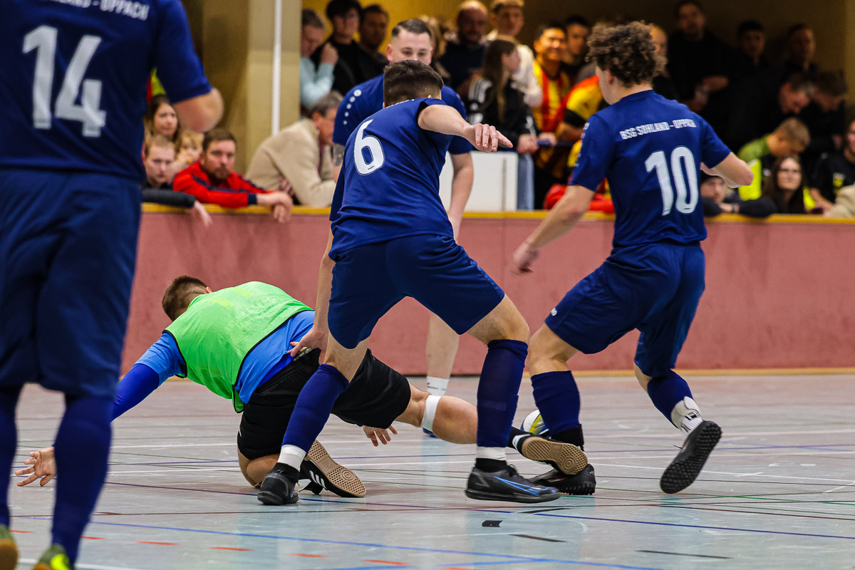 Piet Rößler und Emil Hinspeter am Ball